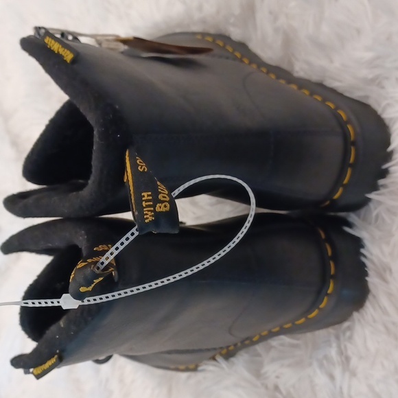 Black Dr. Martens 1460 Pascal Warmwair Leather Lace Up Boot NEW Men's SZ 12M - Picture 8 of 15